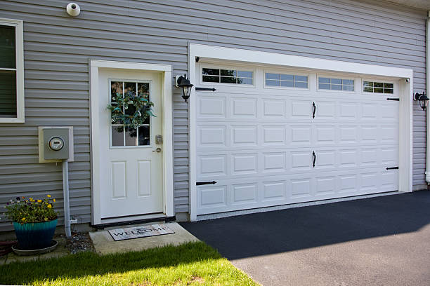 24/7 Emergency Garage Door Panel Replacement experts in Highland Park, MI
